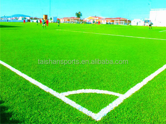 العشب الرياضي الاصطناعي ذو الكثافة العالية المستخدم في ملعب كرة القدم