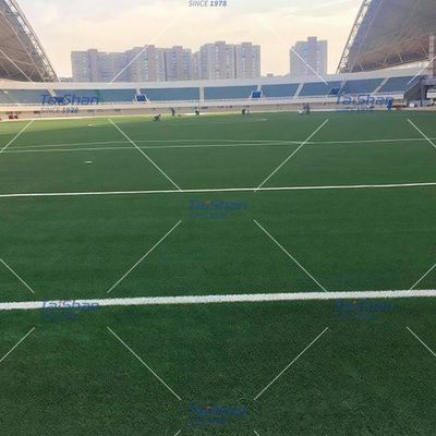 عشب صناعي مقاوم للأشعة فوق البنفسجية بارتفاع 60 مم معتمد من FIFA لملاعب كرة القدم