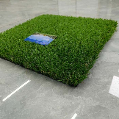 40 ملم الخضراء عالية الكثافة المناظر الطبيعية الفنية Astroturf لتنمية المناظر الطبيعية الحدائق أماكن الترفيه