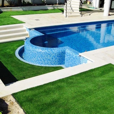 40 ملم الخضراء عالية الكثافة المناظر الطبيعية الفنية Astroturf لتنمية المناظر الطبيعية الحدائق أماكن الترفيه