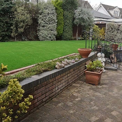 40 ملم الخضراء عالية الكثافة المناظر الطبيعية الفنية Astroturf لتنمية المناظر الطبيعية الحدائق أماكن الترفيه
