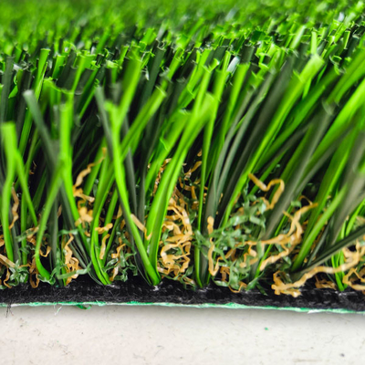 40 ملم ارتفاع كومة أخضر SBR اللاتكس الدعم 4 ألوان مختلطة صديقة للبيئة الترفيه العشب الاصطناعي