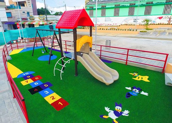 العشب الاصطناعي المقاوم للأشعة فوق البنفسجية مع تثبيت سهل لأي مناسبة