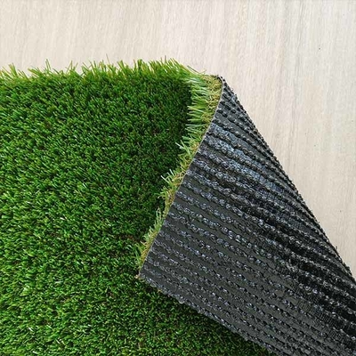 PU الملصق 28mm 13800 Dtex المناظر الطبيعية العشب الاصطناعي مضاعف PP شرفات خلفية الحديقة الديكورات مقاومة الأشعة فوق البنفسجية صيانة منخفضة