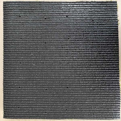 PU الملصق 28mm 13800 Dtex المناظر الطبيعية العشب الاصطناعي مضاعف PP شرفات خلفية الحديقة الديكورات مقاومة الأشعة فوق البنفسجية صيانة منخفضة